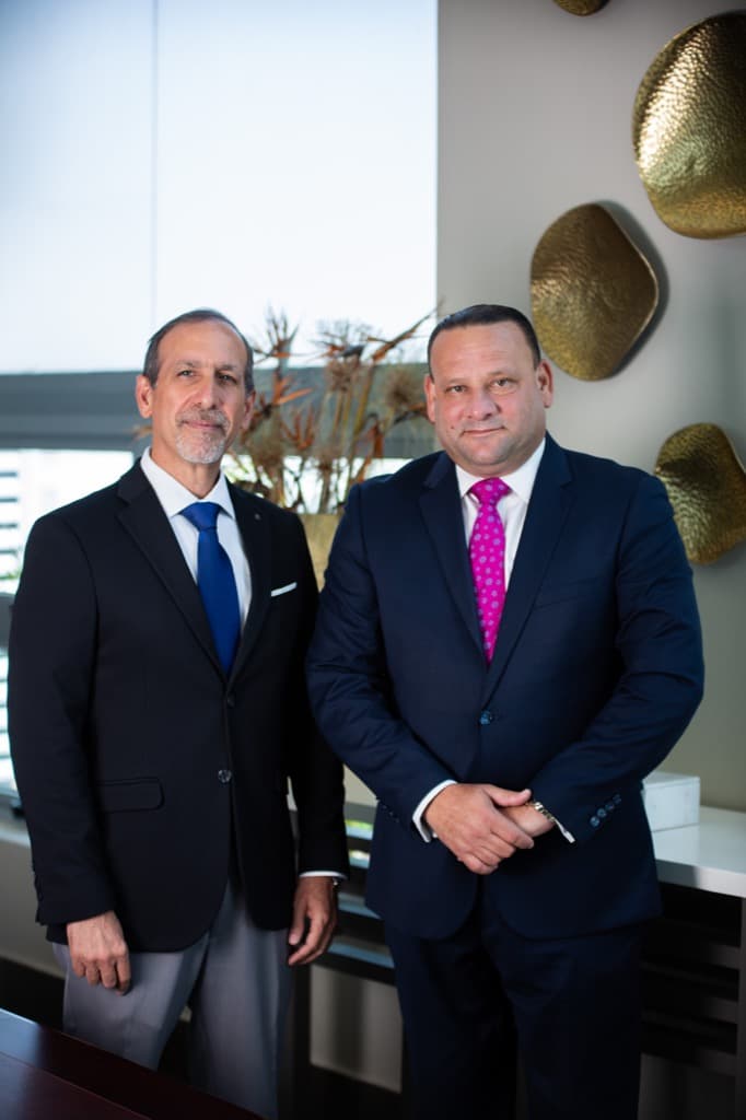 Socios fundadores de Ortiz & Comprés